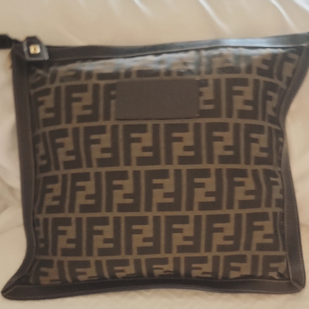 Fendi Monogram Black and Brown Messenger Bag In EXCELLENT CONDITION.Leather Trim